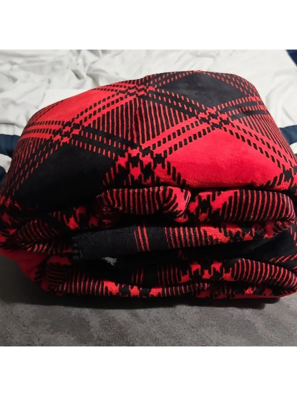 Victoria's Secret PINK Cozy Blanket 50x60 HOLIDAY PLAID MINI DOG THROW BLANKET